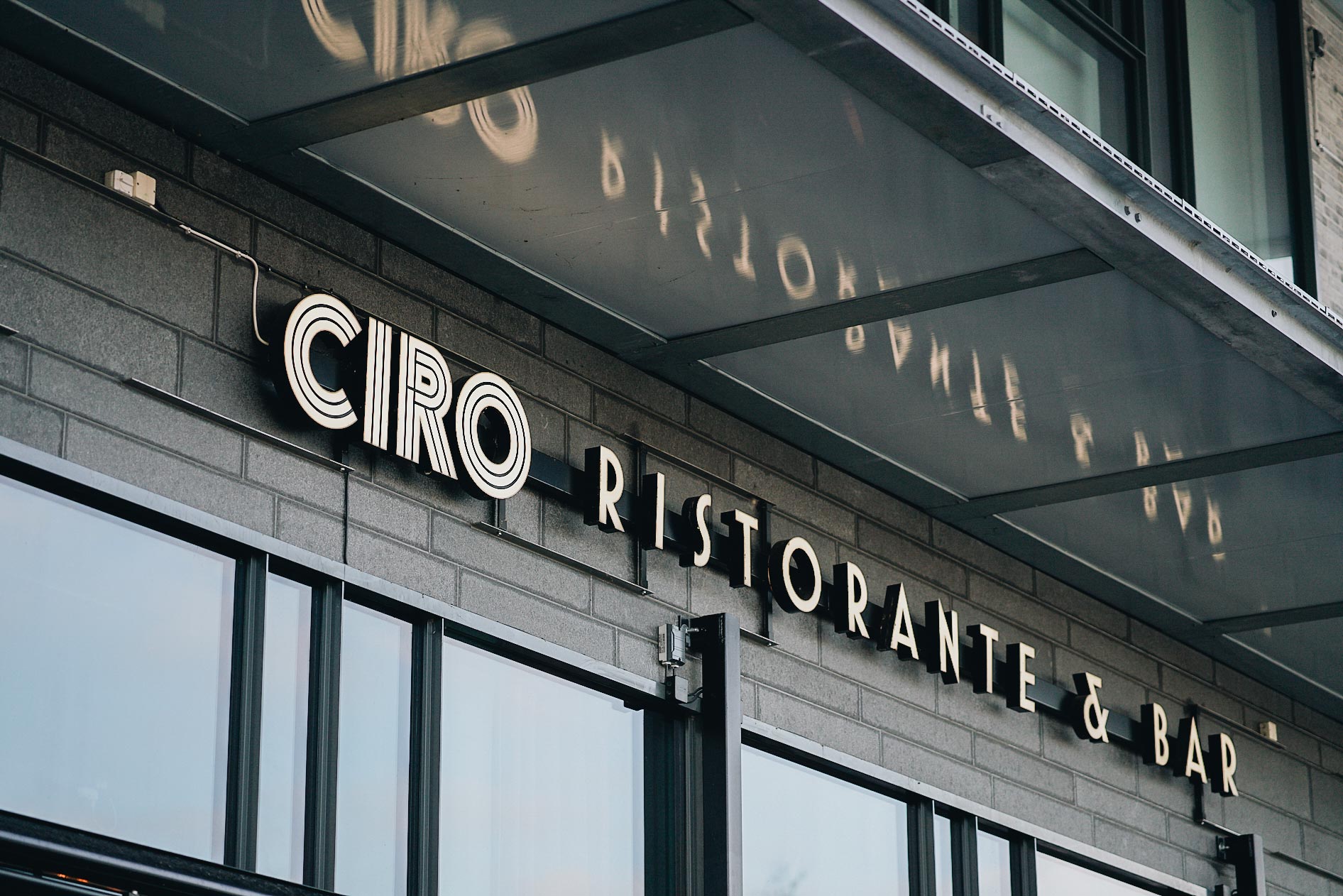 Ciro - Logotyp på fasad
